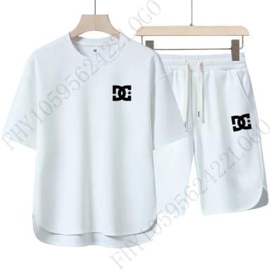 Men's fashionable short-sleeved shorts set, round-neck short-sleeved T-shirt paired with shorts - a casual sports outfit for sum